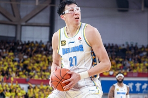 开云-上来就攻防发力！周琦首节出战7分钟 4中3砍下7分6板2帽