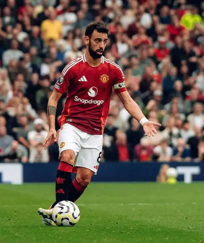 开云体育网址-曼联3-2伯恩利！B费点球绝杀，2次领先2次扳平，阿莫林向梅努妥协