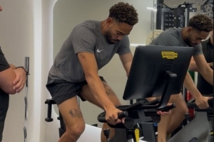 kaiyun-努力恢复！库尼亚晒健身房训练的照片