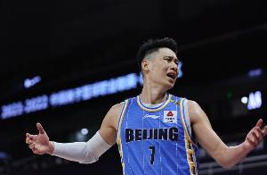 kaiyun-经纪人：上海一球员曾对书豪防守动作很大 他中场道歉&amp;下半场继续