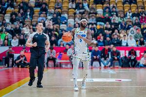 进程相似北京和广厦都是八进四曾输球 但半决赛3-0横扫对手