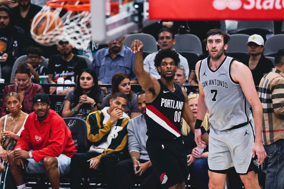 开云-101-112！杨瀚森未出场，开拓者不敌马刺，争八形势不容乐观